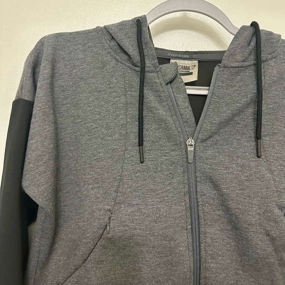 Woman’s Gymshark Two-Toned, Crop Jacket - Picture 4 of 7